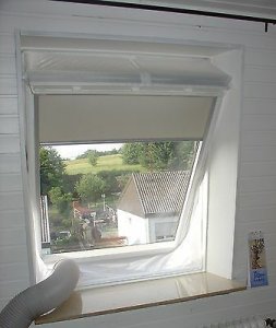 Beispiel einer Fensterabdichtung eins mobilen Klimagerätes